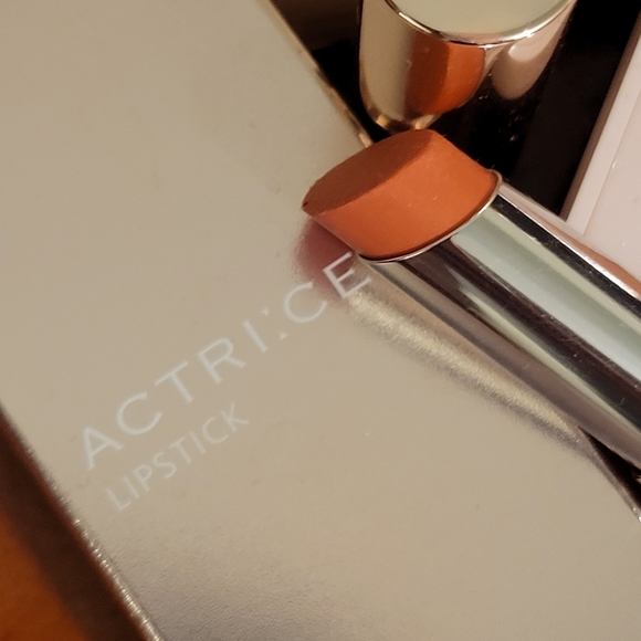 New Noevir Natural Lipstick/Jouer Blush - Picture 5 of 12